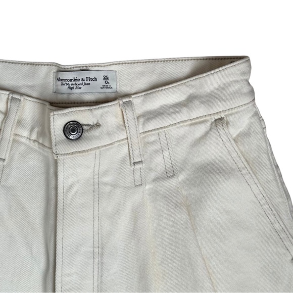 Abercrombie & Fitch The ‘90s Relaxed Jean High Rise - White Jean - Picture 4 of 4